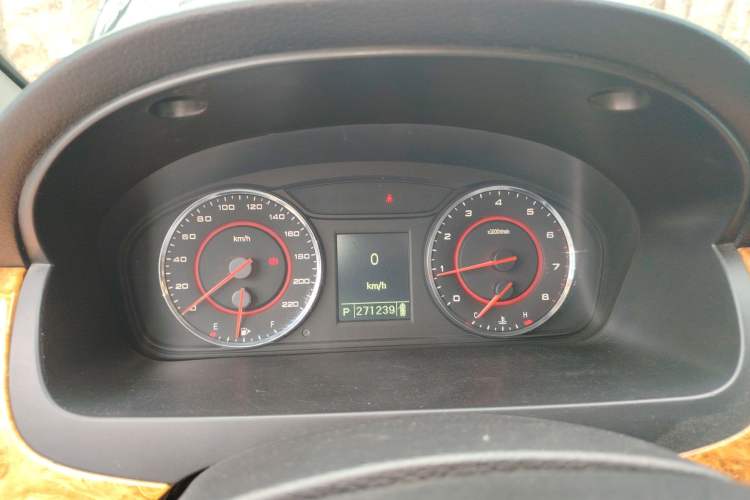 Used SAIC MAXUS G10 2014 2.0T Automatic Fashion Edition Instrument Cluster