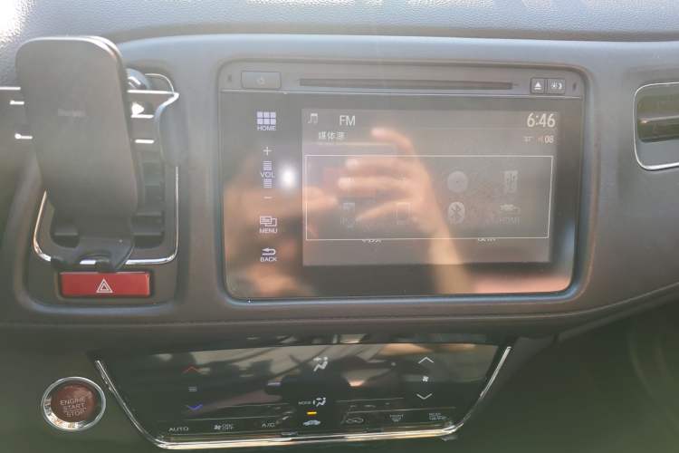 Used Honda Vezel 2015 1.8L CVT 2WD Luxury Model
