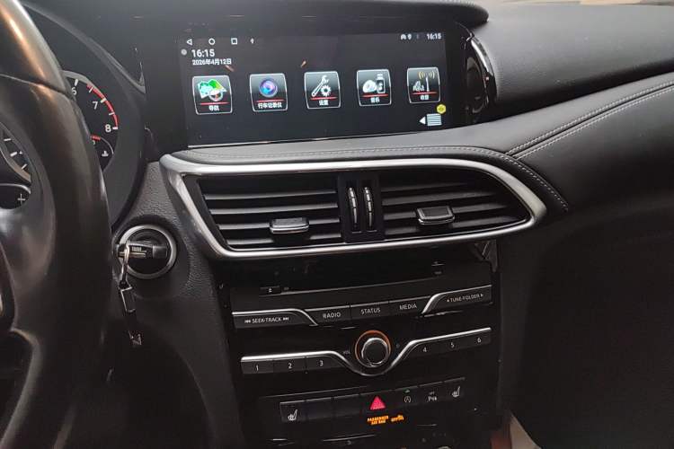 Used Infiniti QX30 2017 2.0T Four-Wheel Drive Fashion Edition Audio And AC Panel