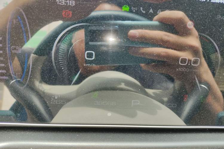 Used ORA Good Cat 2023 401 km Standard Range Luxury Version Lithium Iron Phosphate