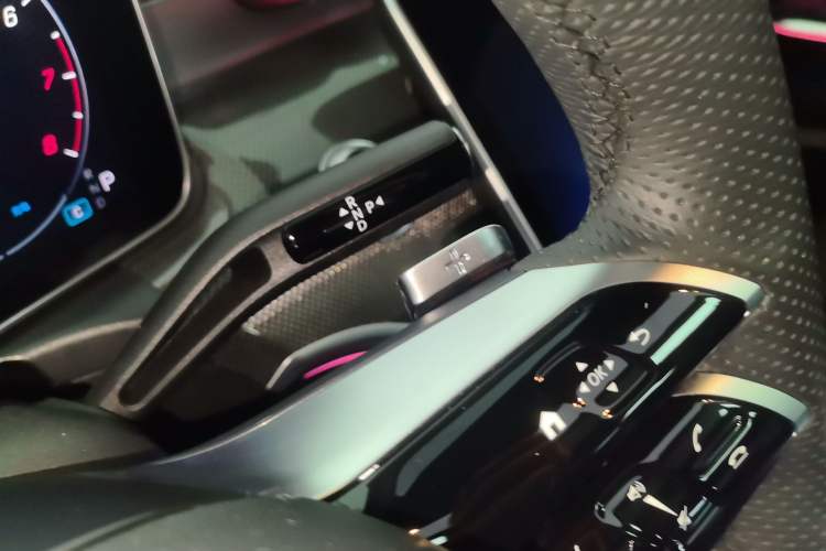 Used Mercedes-Benz C-Class 2025 C 260 L Sport Edition Gear Lever