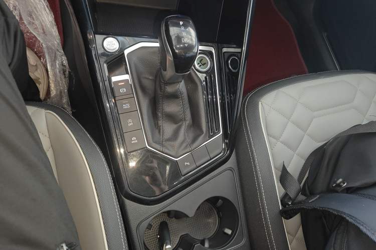 Used Volkswagen Tayron 2023 330TSI Two-Wheel-Drive Luxury Plus Advanced Version Gear Lever