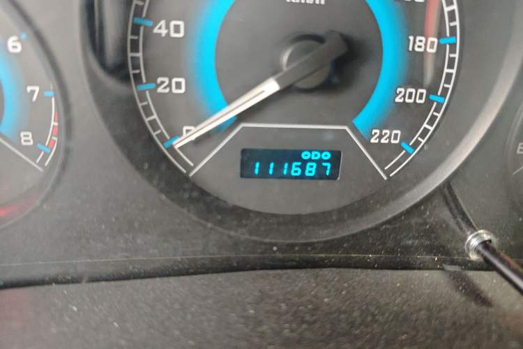 Used Soueast V3 Lingyue 2015 1.5L Manual Happiness Edition Odometer Close Up