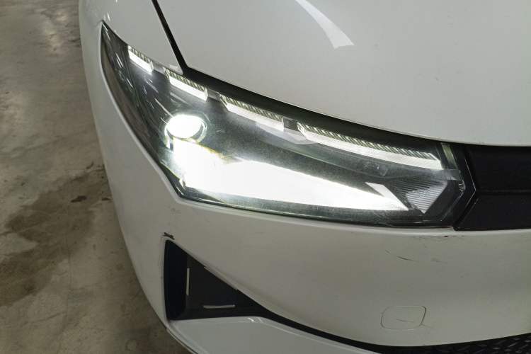 Used XPeng P5 2021 550G Right Front Headlight