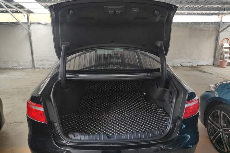 Used Jaguar XFL 2019 XFL 2.0T 250 PS Two-Wheel-Drive Luxury Edition Trunk