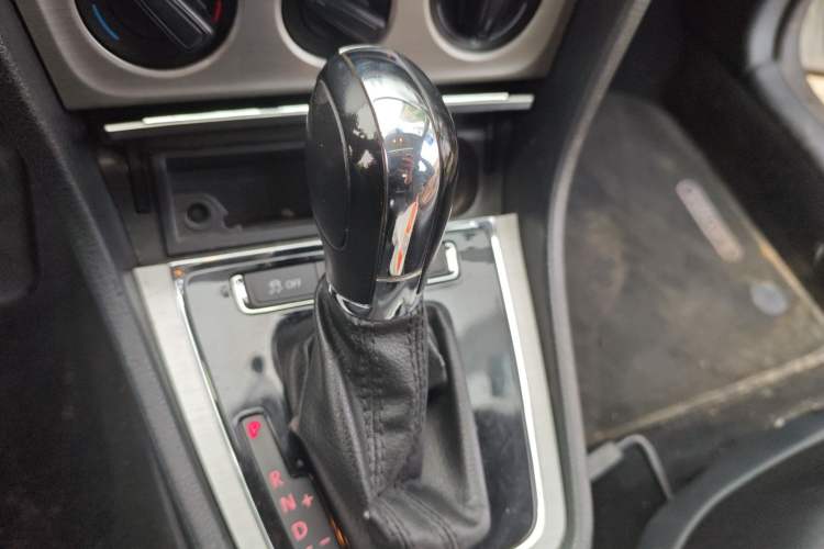 Used Volkswagen Lavida 2013 Restyled Classic 1.6L Automatic Comfort Edition Gear Lever