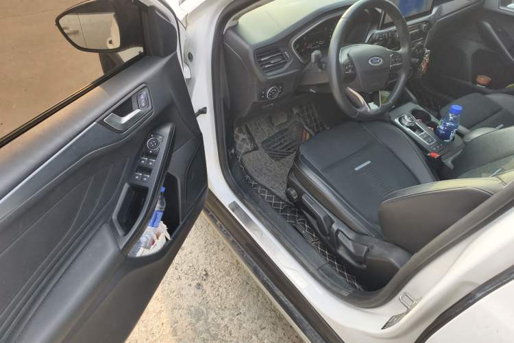 Used Ford Focus Active 2020 EcoBoost 180 Automatic Trendy Model Driver Seat