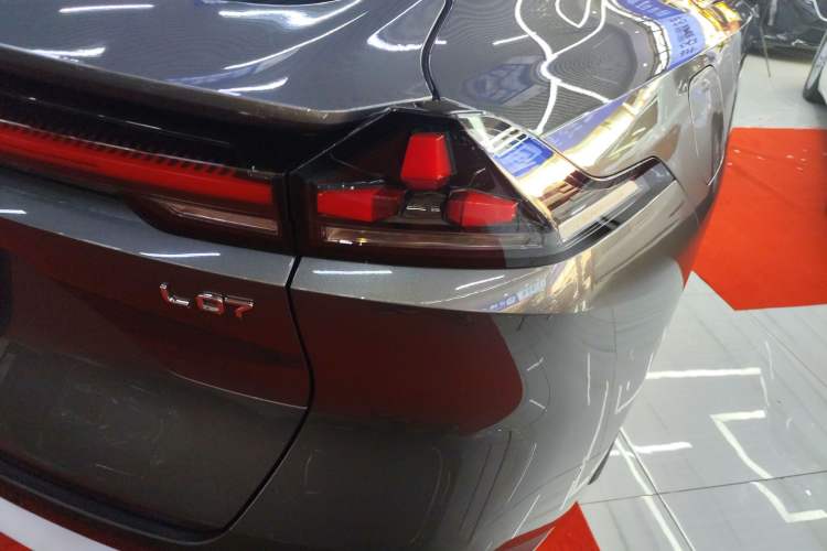 Used Deepal L07 2024 530Max Pure Electric Version Right Rear Taillight