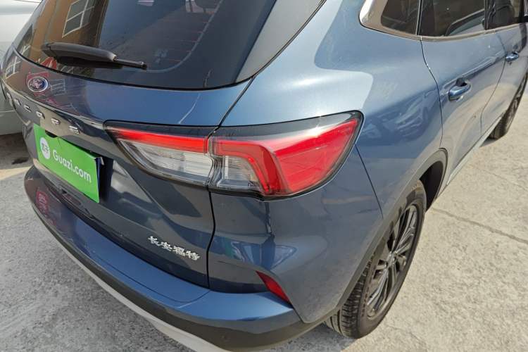 Used Ford Escape 2024 EcoBoost 245 Two-Wheel-Drive Titanium Edition Right Rear Taillight