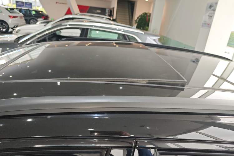 Used Audi Q5L 2024 45 TFSI Luxury Dynamic Model Roof