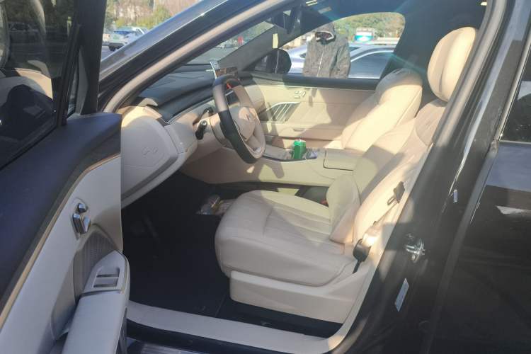 Used ONVO Luxeed L90 2025 Model—Ultra Six-Seater Version
