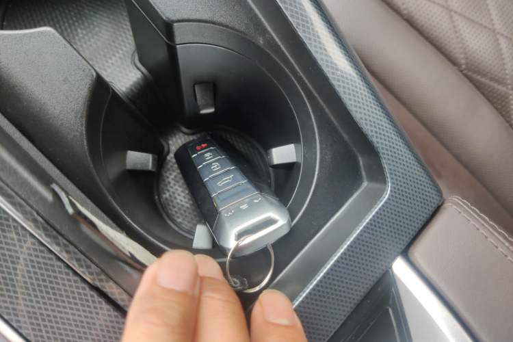 Used Wey Mocha 2021 2.0T Two-Wheel-Drive Premium Edition Vehicle Key