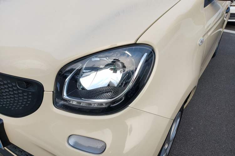 Used smart forfour 2016 1.0L 52 kW Dynamic Edition
