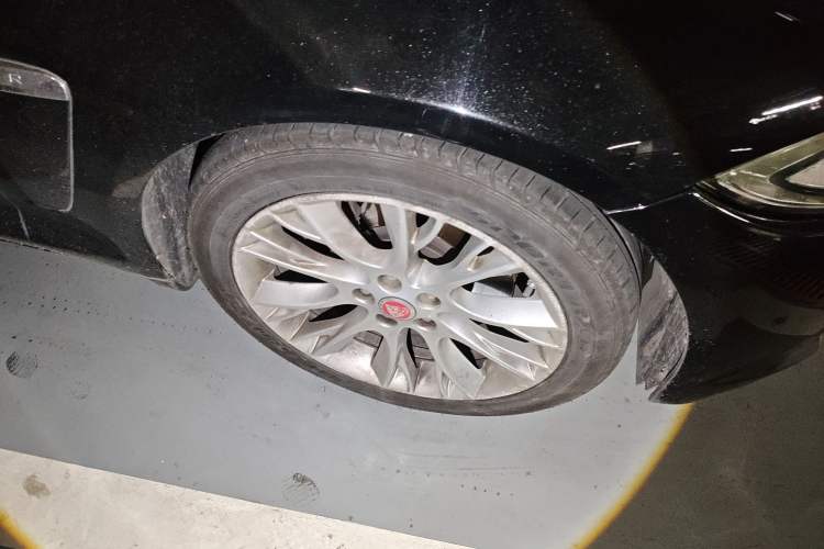 Used Jaguar XF 2014 XF 2.0T Prestige Edition Right Front Wheel Hub