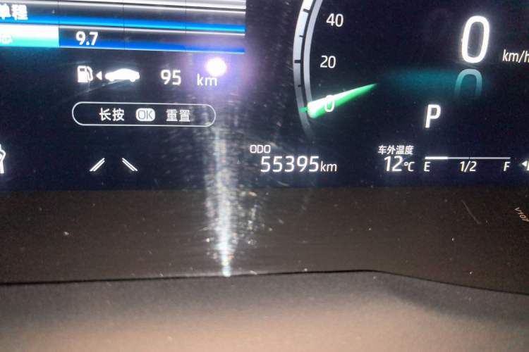 Used Toyota Camry 2021 2.5G Luxury Edition Odometer Close Up