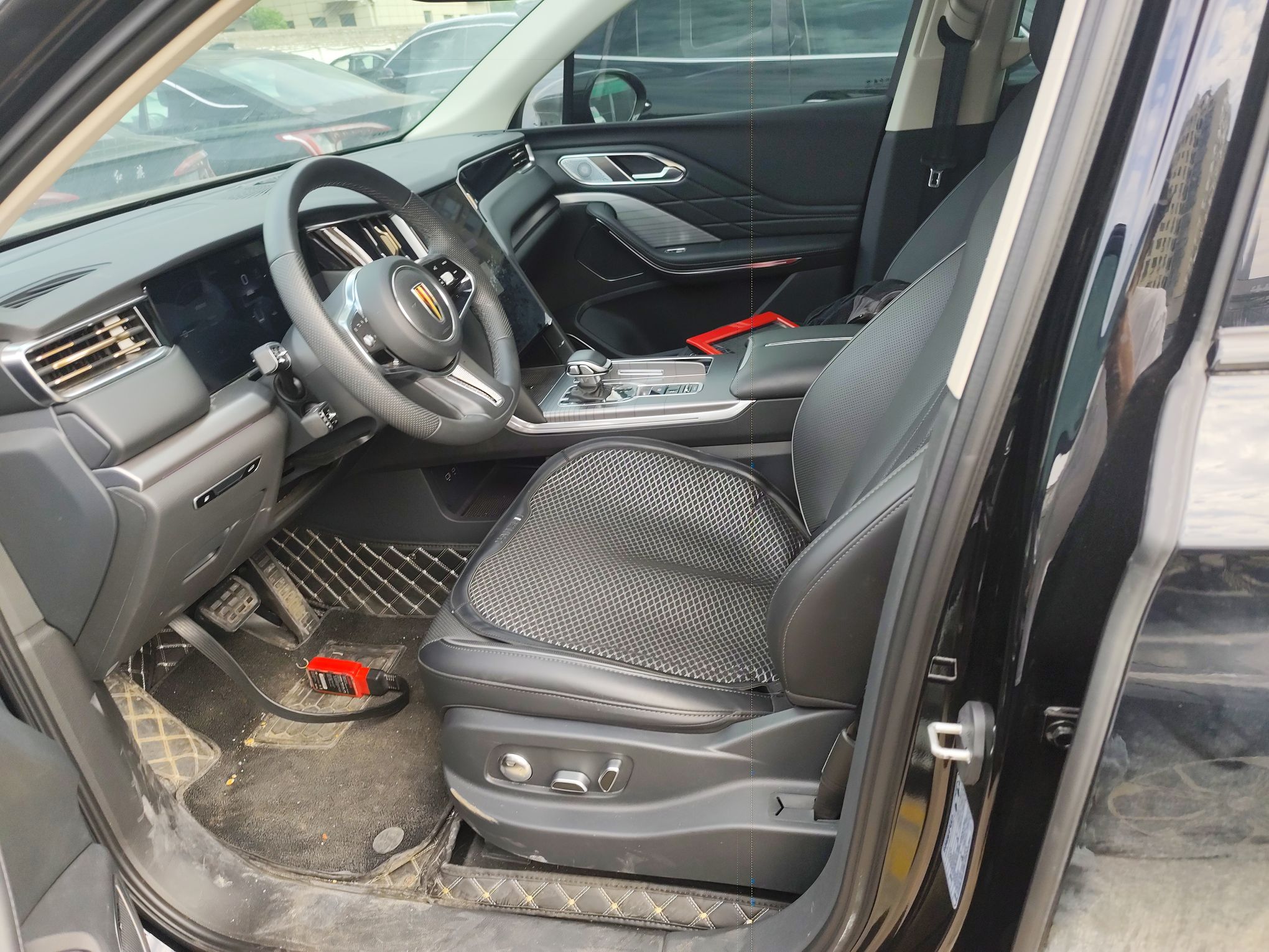 المقاعد الأمامية داخل السيارة