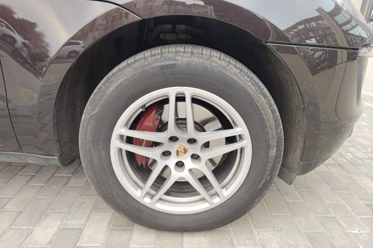 Used Porsche Macan 2017 Macan 2.0T Right Front Wheel Hub