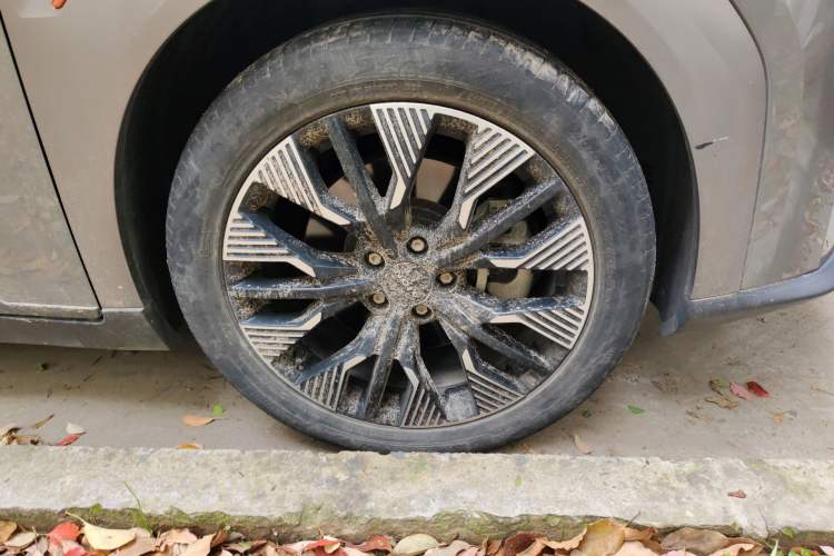 Used AION Y 2021 70 Enjoyment Tech Edition Right Front Wheel Hub