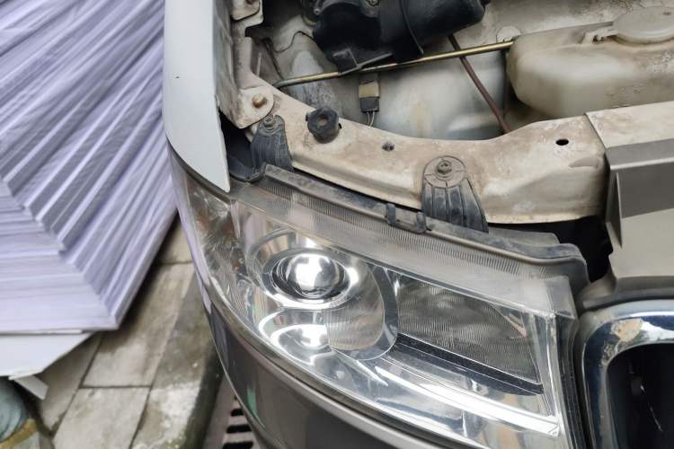 Used Jinbei New Hiace X30L 2016 1.3L Wealth Edition Van DLCG12 Right Front Headlight