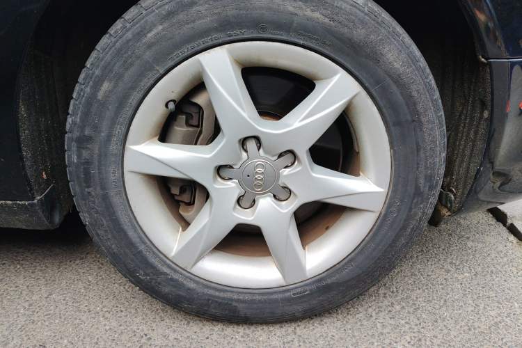 Used Audi A6L 2011 2.0 TFSI Automatic Standard Edition Right Front Wheel Hub