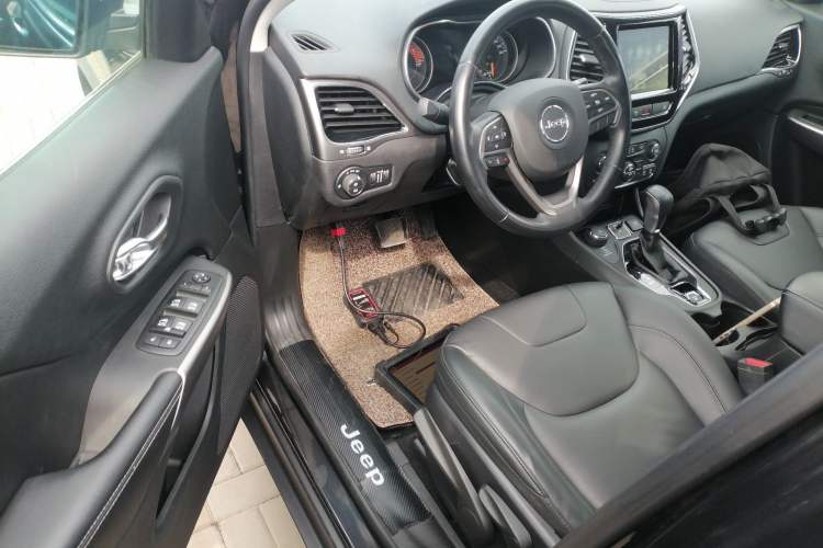 Used Jeep Cherokee 2019 2.0T Four-Wheel Drive Exclusive Edition China V
