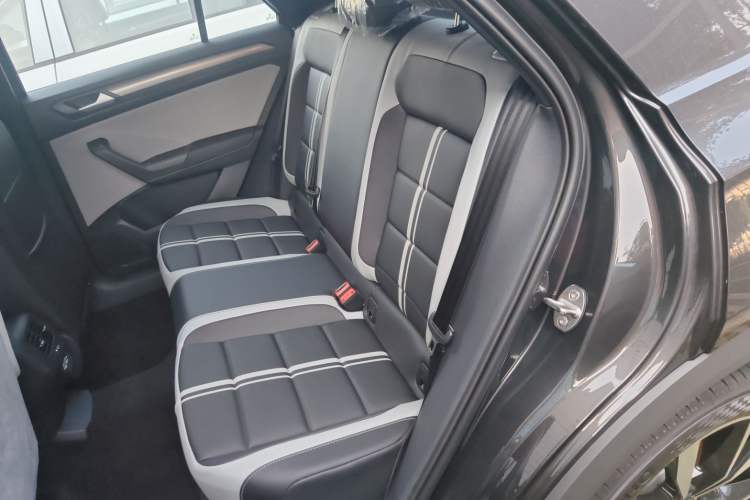 Used Volkswagen T-ROC 2025 Facelifted 300TSI DSG Two-Wheel-Drive Starlight Edition