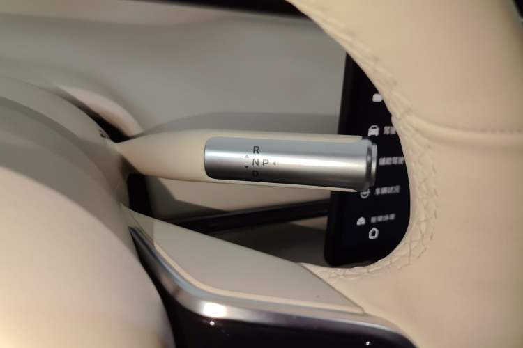 Used Hima Luxeed S7 2025 705 km Max Gear Lever