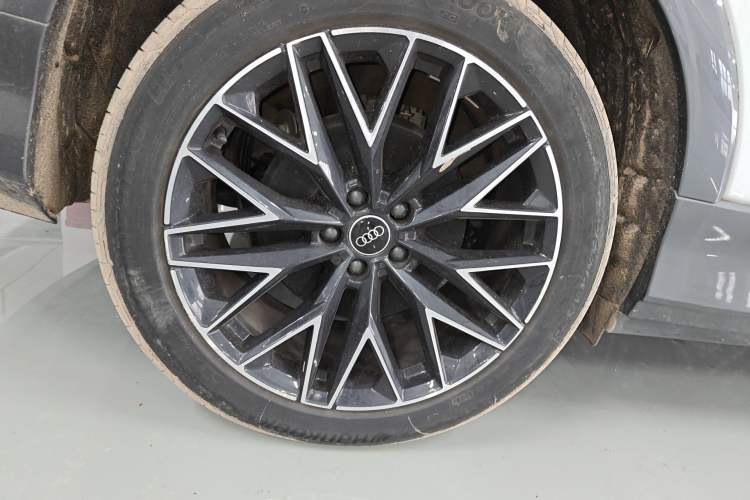 Used Audi Q5 e-tron 2023 40 e-tron Starry Edition Mecha Kit