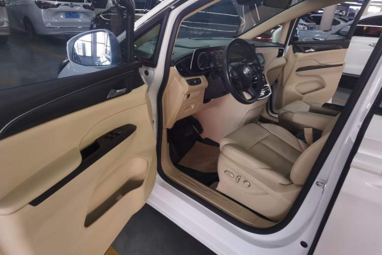 Used Buick GL8 2022 ES Landtrek 653T Luxury Edition