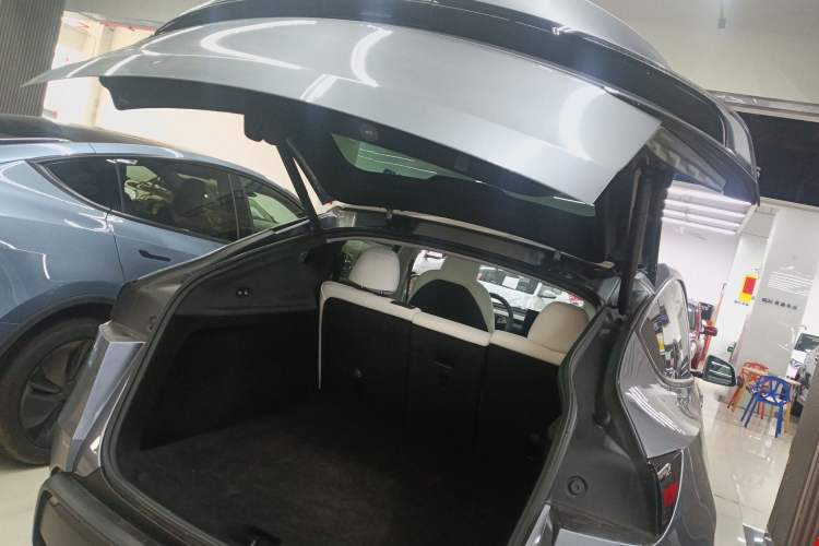 Used Tesla Model Y 2025 Rear-Wheel-Drive Version