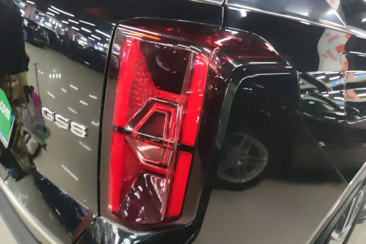 Used GAC Trumpchi GS8 2022 Linghang Series 2.0 TGDI Two-Wheel-Drive Luxury Smart Connectivity Version (7 Seats) Right Rear Taillight