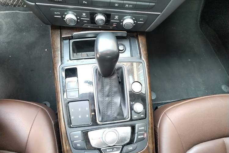 Used Audi A6L 2018 30th Anniversary Edition 35 TFSI Fashion Model Gear Lever