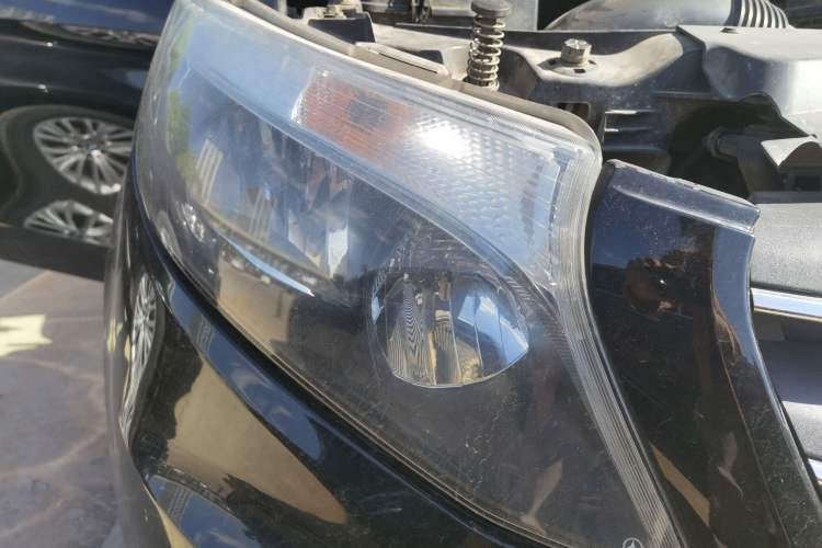 Used Mercedes-Benz Vito 2018 2.0T Business Version China VI Emission Standard Right Front Headlight