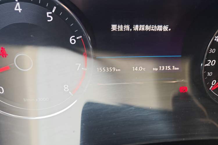 Used Volkswagen Phideon 2018 Revised Version 380TSI Two-Wheel Drive Business Edition Odometer Close Up