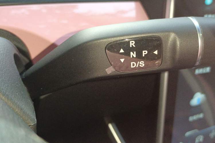 Used NETA V 2022 Chao 400 Lite Pink Custom Edition Gear Lever