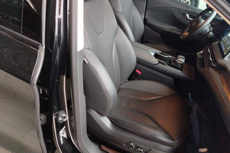 Used Hongqi E-QM5 2022 431 km Charge & Enjoy Edition
