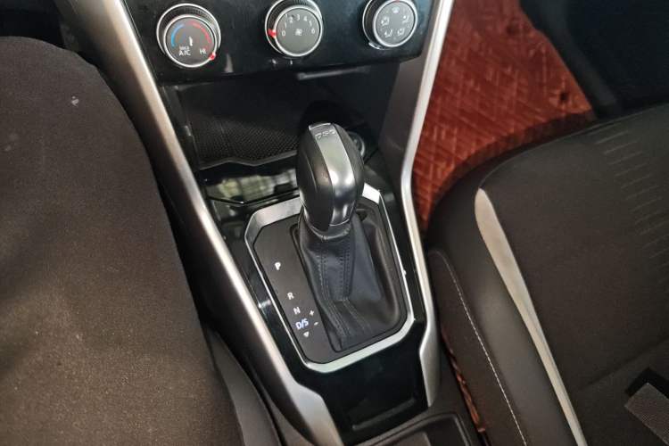 Used Volkswagen T-ROC 2020 280TSI DSG Two-Wheel-Drive Elite Version
