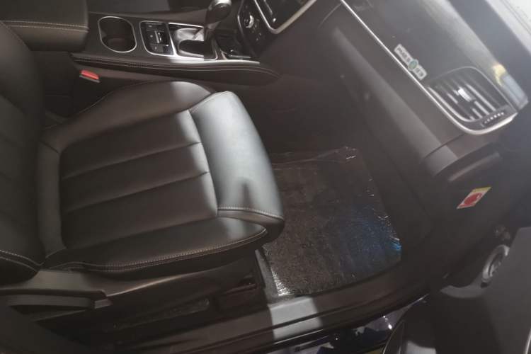 Used BYD Song MAX 2017 1.5T Automatic Smart Connect Elite 7-Seater Right Front Seat