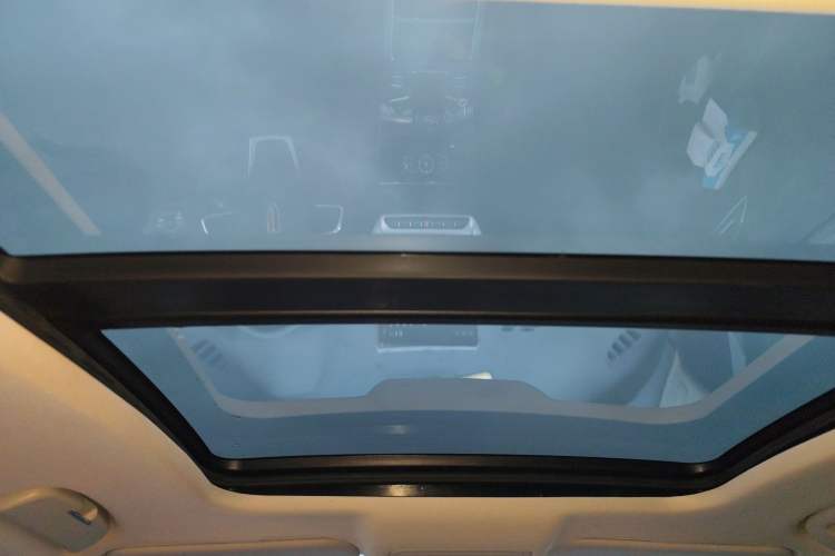 Used Hongqi H5 2022 Classic Model Facelift 1.8T Automatic Smart Connect Flagship Edition Headliner