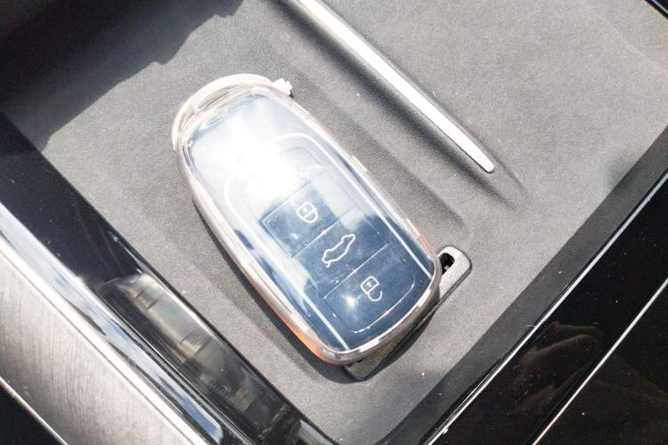 Used Chery Tiggo 9 2025 2.0T Dual-Clutch Two-Wheel Drive Luxury Edition 5 Seats Vehicle Key