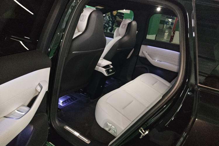 Used Nio ES6 2024 75 kWh
