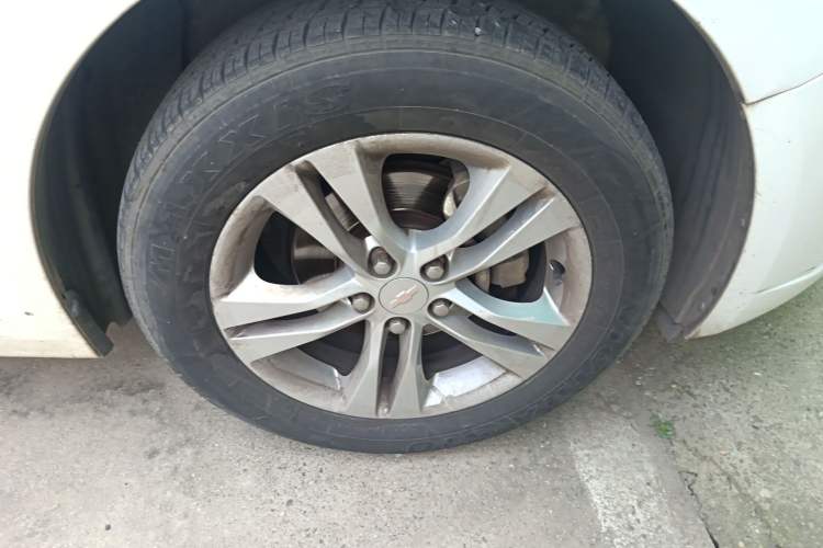 Used Chevrolet Cruze 2015 1.5L Classic SE AT Right Front Wheel Hub