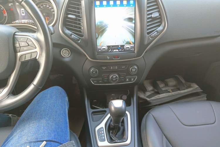 Used Jeep Cherokee 2017 2.0L Superior Edition