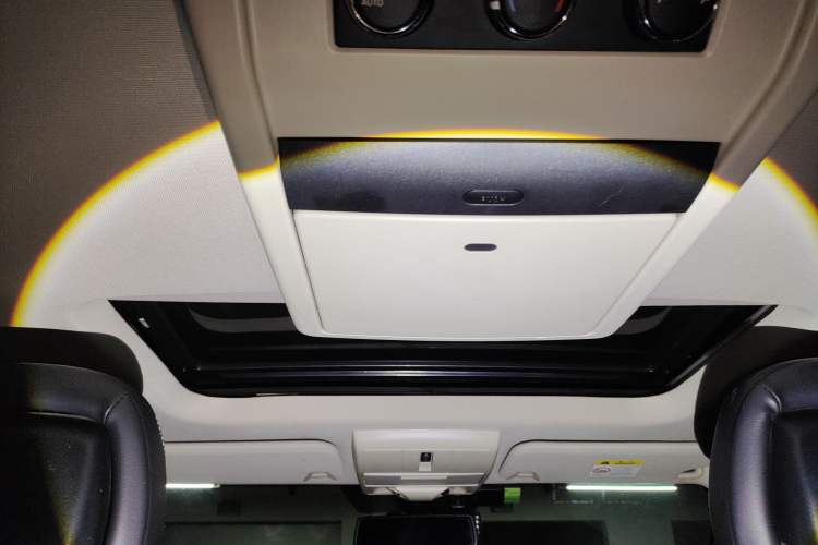 Used Dodge Journey 2013 2.4L Two-Wheel Drive Luxury Version