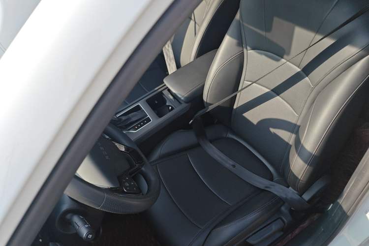 Used Roewe i5 2023 1.5L CVT Luxury Edition
