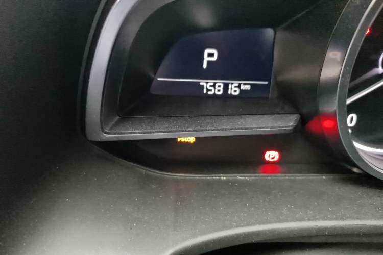 Used Mazda 3 Axela 2017 Hatchback 2.0L Automatic Sport Model China V Emission Standard Odometer Close Up