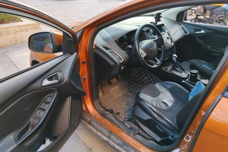 Used Ford Focus 2015 Hatchback 1.6L Automatic Fashion Edition
