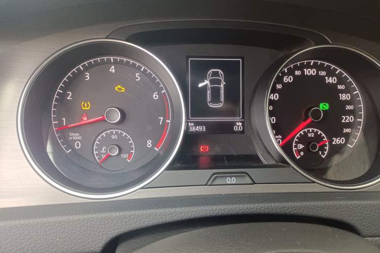 Used Volkswagen Golf 2015 1.4TSI Automatic Luxury Model
