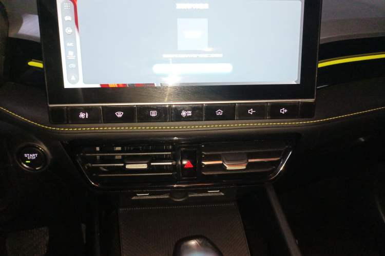 Used Roewe i5 2021 1.5L CVT Diamond Edition
