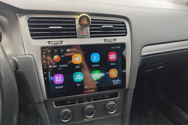 Used Volkswagen Golf 2016 230TSI Automatic Luxury Version Audio And AC Panel